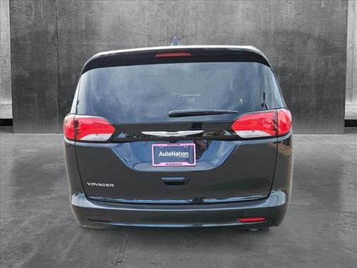 2022 Chrysler Voyager LX