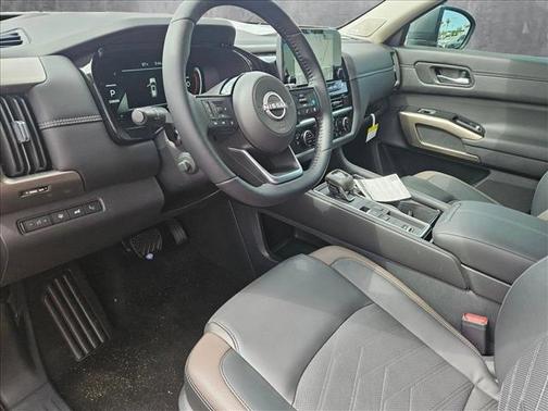 2025 Nissan Pathfinder Platinum FWD