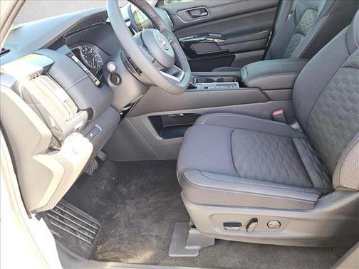 2025 Nissan Pathfinder SV FWD