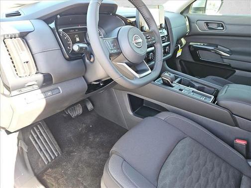 2025 Nissan Pathfinder SV FWD