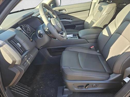 2025 Nissan Pathfinder SL FWD