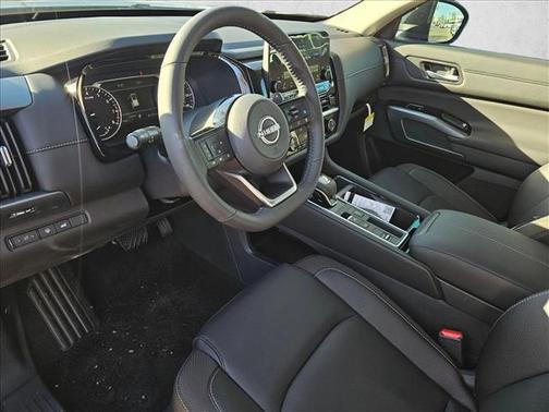 2025 Nissan Pathfinder SL FWD