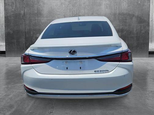 2025 Lexus ES 300h Luxury