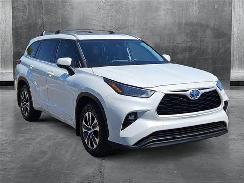 2022 Toyota Highlander Hybrid XLE