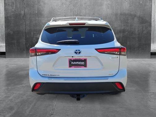 2022 Toyota Highlander Hybrid XLE