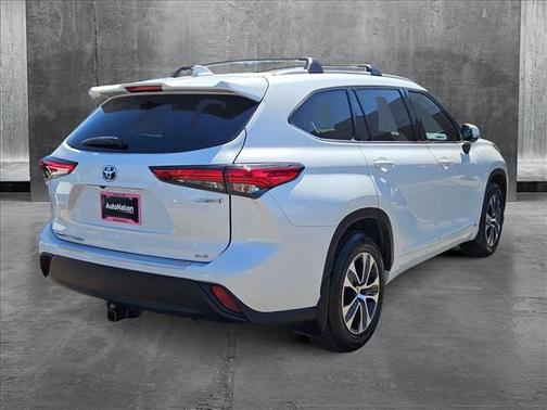 2022 Toyota Highlander Hybrid XLE