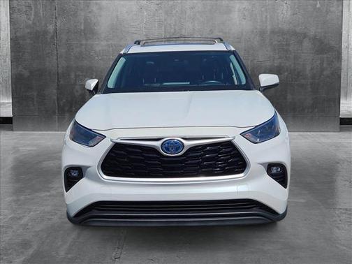 2022 Toyota Highlander Hybrid XLE