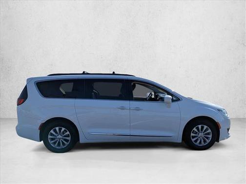 Bright White Clearcoat 2017 Chrysler Pacifica Touring-L