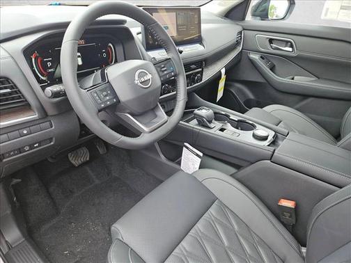 Champagne Silver Metallic/Super Black 2026 Nissan Rogue Platinum