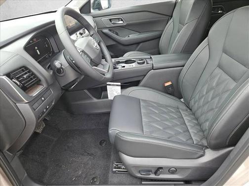 Champagne Silver Metallic/Super Black 2026 Nissan Rogue Platinum