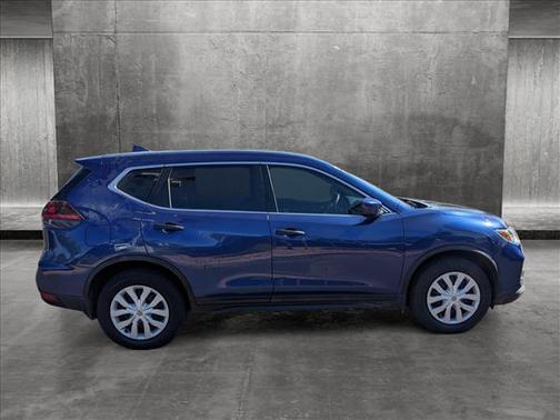 Photo 5 of 23 of 2018 Nissan Rogue S