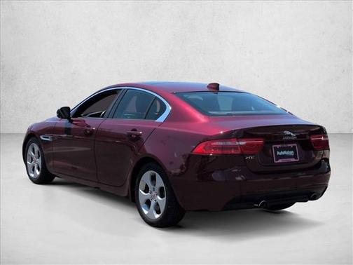 Odyssey Red Metall 2017 Jaguar XE 25t