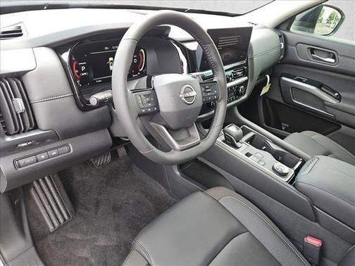 Everest White Pearl Tricoat 2026 Nissan Pathfinder SL