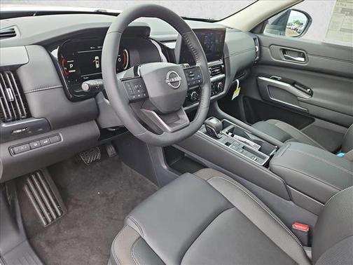 Everest White Pearl Tricoat 2026 Nissan Pathfinder SL