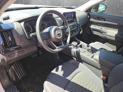 2025 Nissan Pathfinder S FWD