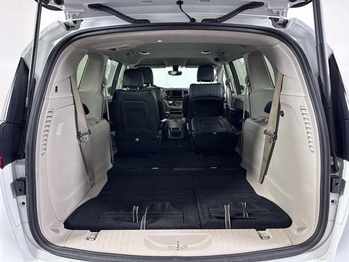 2020 Chrysler Pacifica Touring-L