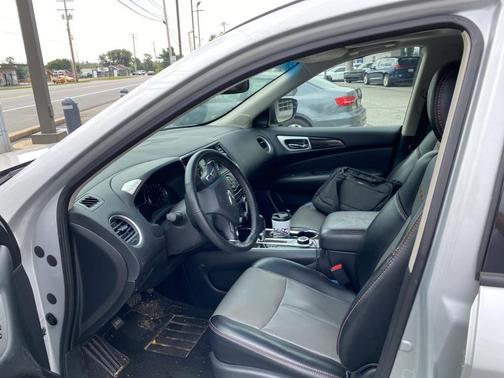 2020 Nissan Pathfinder SL