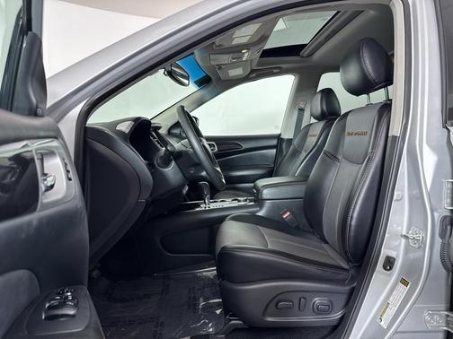 2020 Nissan Pathfinder SL
