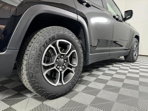 2022 Jeep Grand Cherokee 4xe Trailhawk