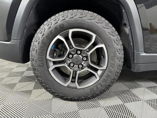 2022 Jeep Grand Cherokee 4xe Trailhawk