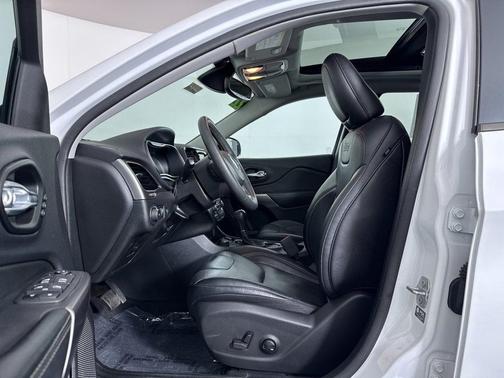 White 2022 Jeep Cherokee Limited