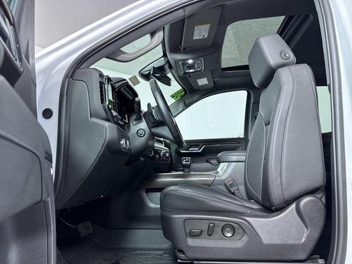 White 2024 GMC Sierra 1500 SLT