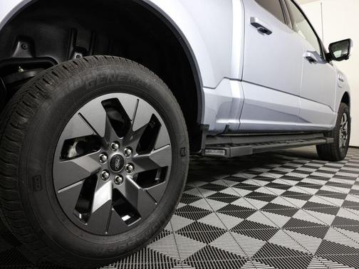 2022 Ford F-150 Lightning LARIAT
