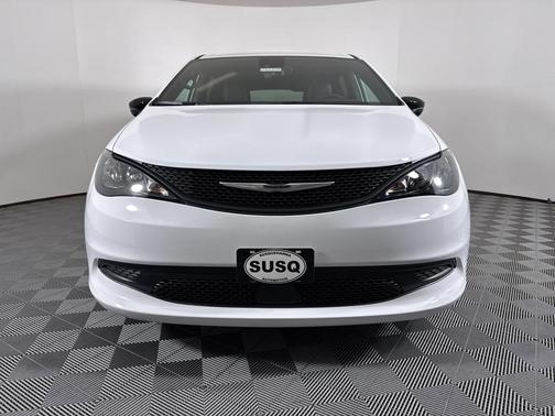 2026 Chrysler Voyager LX