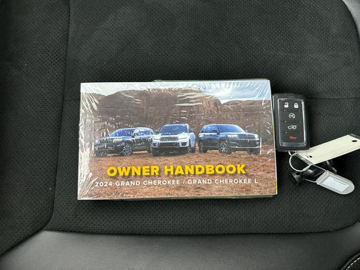 2024 Jeep Grand Cherokee Laredo