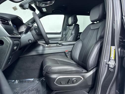 2025 Jeep Wagoneer Base