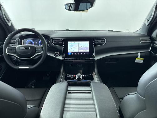 2025 Jeep Wagoneer Base