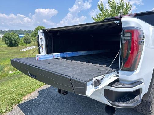White 2024 GMC Sierra 3500 AT4
