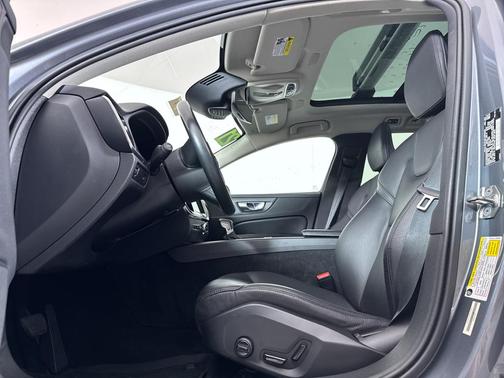 2021 Volvo V60 Cross Country T5