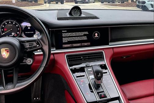 2023 Porsche Panamera 4 Platinum Edition