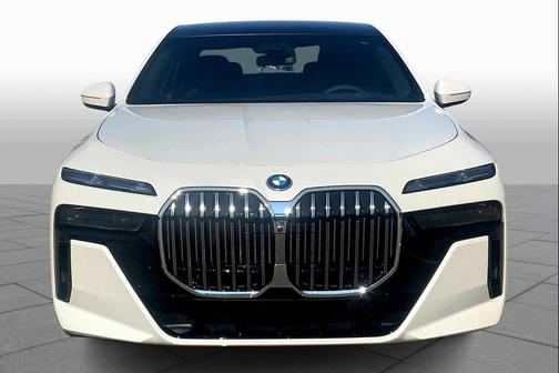 2026 BMW 750e i xDrive