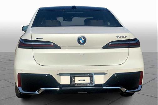 2026 BMW 750e i xDrive