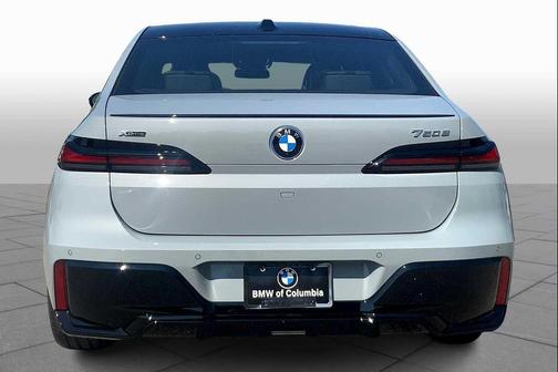 2026 BMW 750e i xDrive