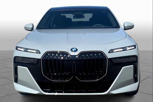 2026 BMW 750e i xDrive