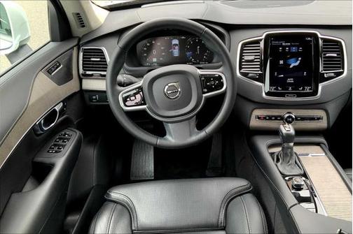 2022 Volvo XC90 T6 Inscription