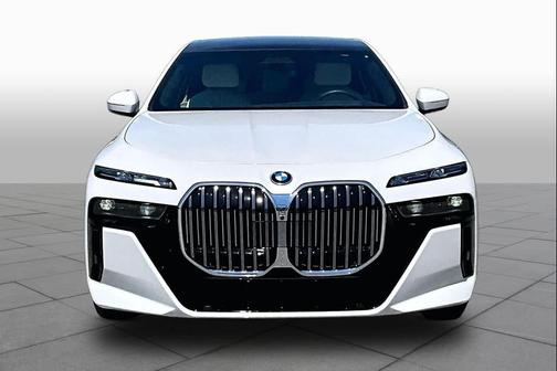 Mineral White Metallic 2025 BMW 750e i xDrive