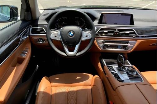 Photo 5 of 32 of 2022 BMW 750 i xDrive