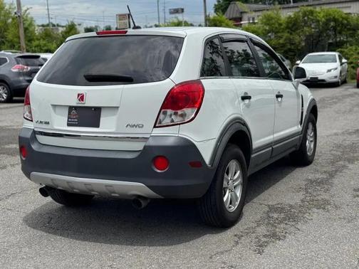 White 2009 Saturn Vue XE