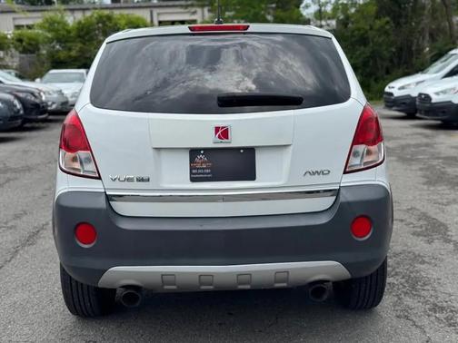White 2009 Saturn Vue XE