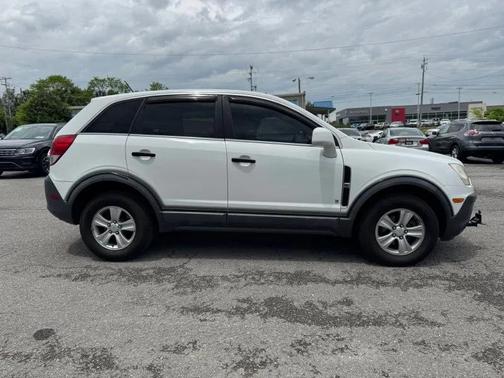 White 2009 Saturn Vue XE