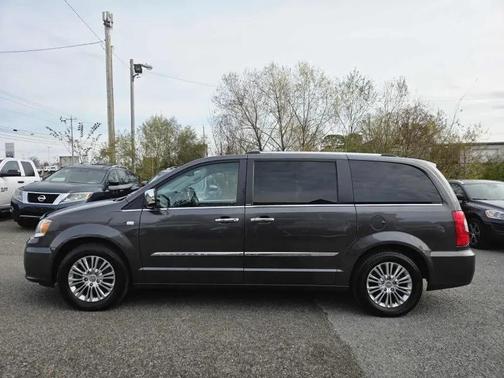 2014 Chrysler Town & Country Touring-L
