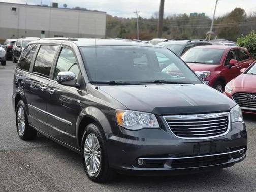 2014 Chrysler Town & Country Touring-L