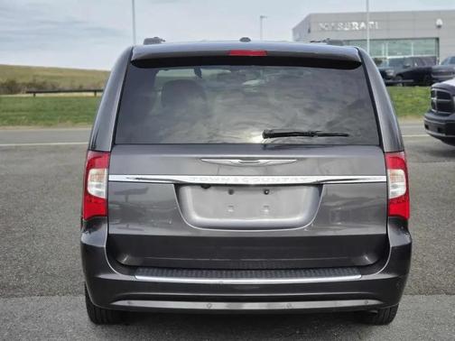 2014 Chrysler Town & Country Touring-L