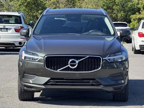 Gray 2018 Volvo XC60 T6 Momentum