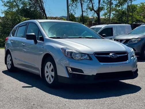 Ice Silver Metallic 2016 Subaru Impreza 2.0i