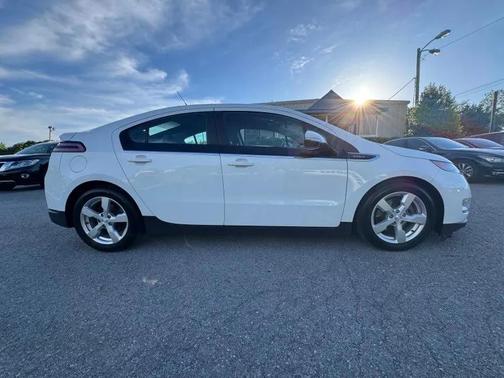 White 2013 Chevrolet Volt Base